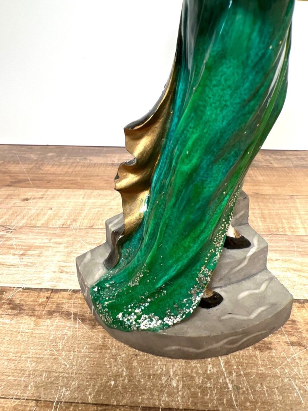 Art Deco-Inspired Lady Figurine With Black Coat & Green Dress On Stone-Like Base - Picture 2 of 8